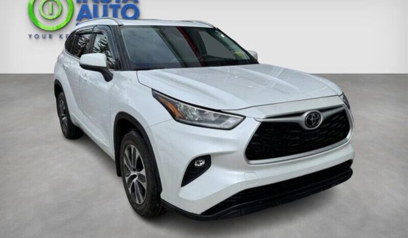 
								2023 Toyota Highlander XLE full									