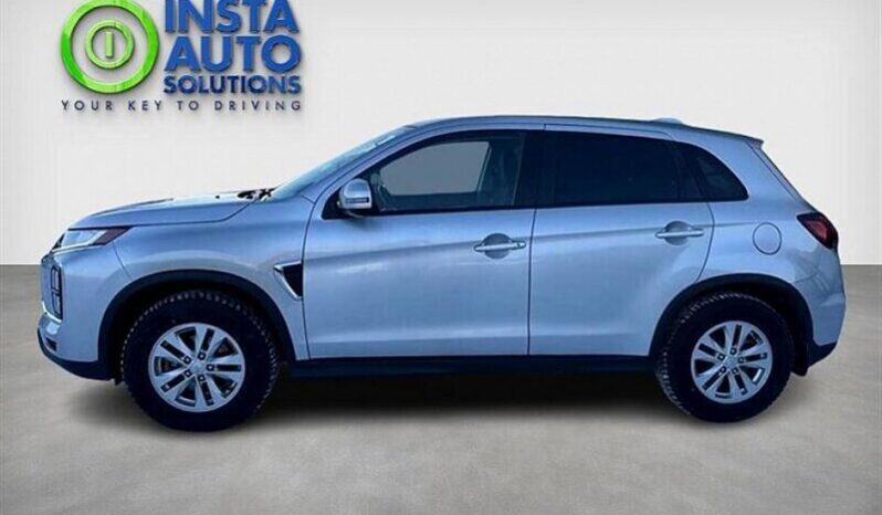 
								2022 Mitsubishi RVR SE full									