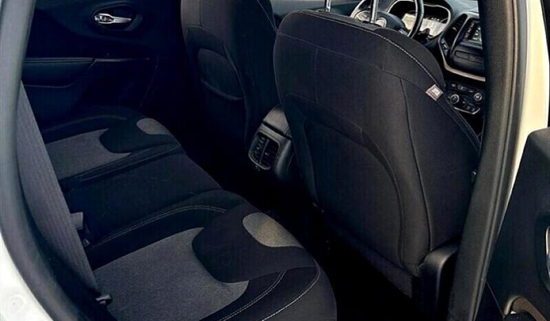 
								2016 Jeep Cherokee Sport full									