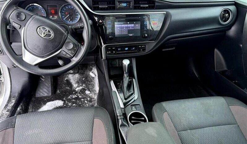 
								2019 Toyota Corolla L full									