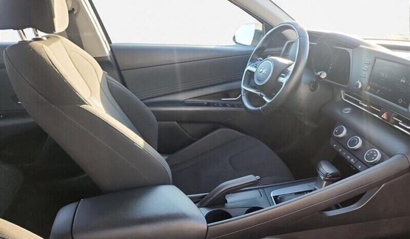 
								2022 Hyundai ELANTRA Preferred full									
