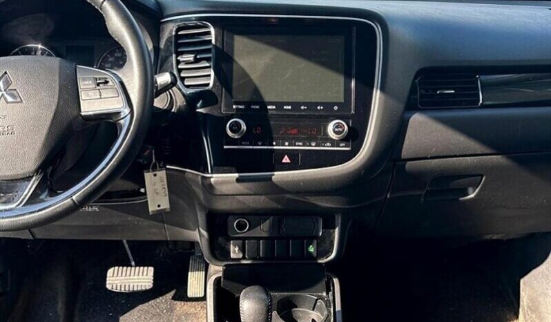 
								2020 Mitsubishi Outlander ES full									