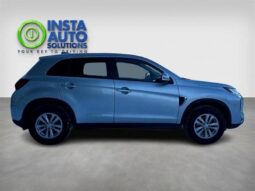 
										2022 Mitsubishi RVR SE full									