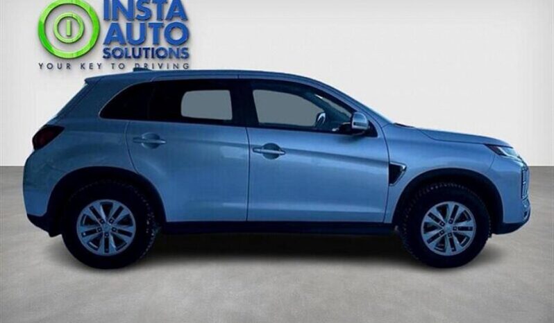 
								2022 Mitsubishi RVR SE full									
