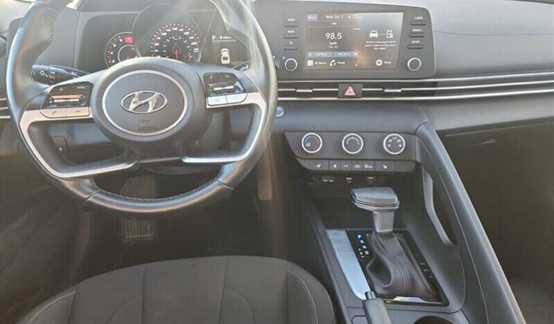 
								2022 Hyundai ELANTRA Preferred full									