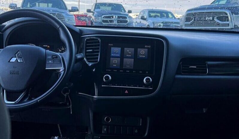 
								2020 Mitsubishi Outlander ES full									
