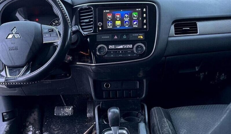 
								2018 Mitsubishi Outlander ES full									