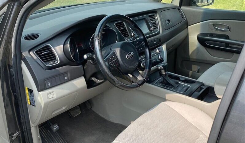 
								2017 Kia Sedona LX full									