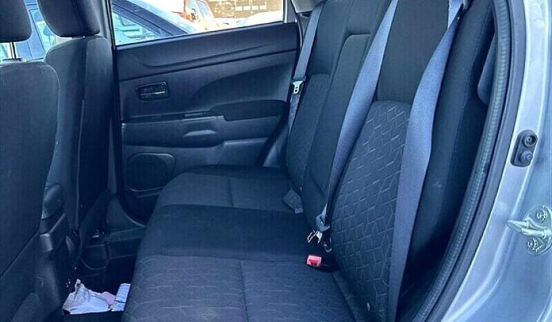 
								2022 Mitsubishi RVR SE full									