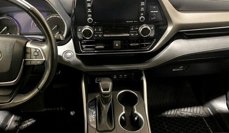 
								2023 Toyota Highlander XLE full									