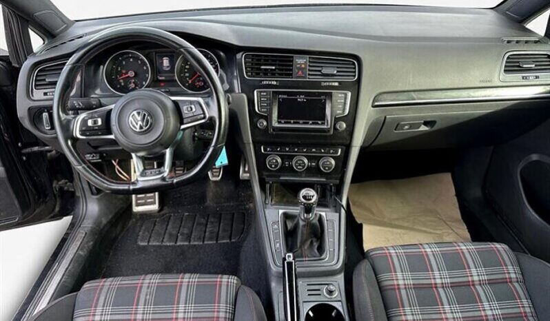 
								2015 Volkswagen Golf GTI full									