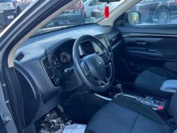 
										2020 Mitsubishi Outlander ES full									
