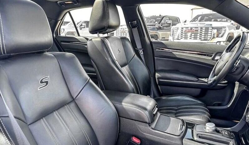 
								2022 Chrysler 300 Series S full									