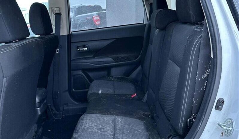 
								2018 Mitsubishi Outlander ES full									