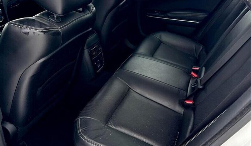 
								2022 Chrysler 300 Series S V6 full									