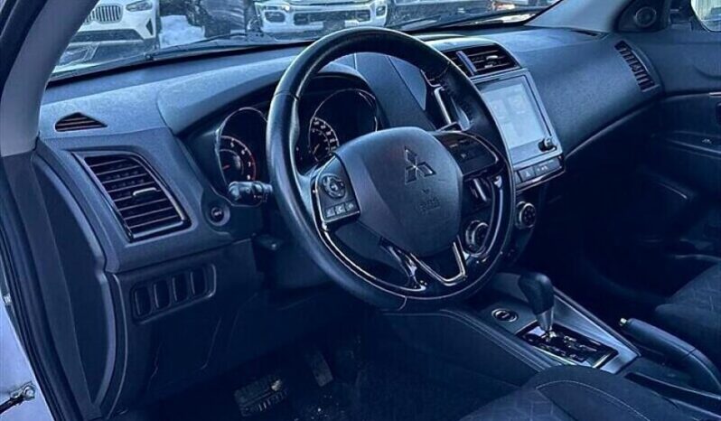 
								2022 Mitsubishi RVR SE full									