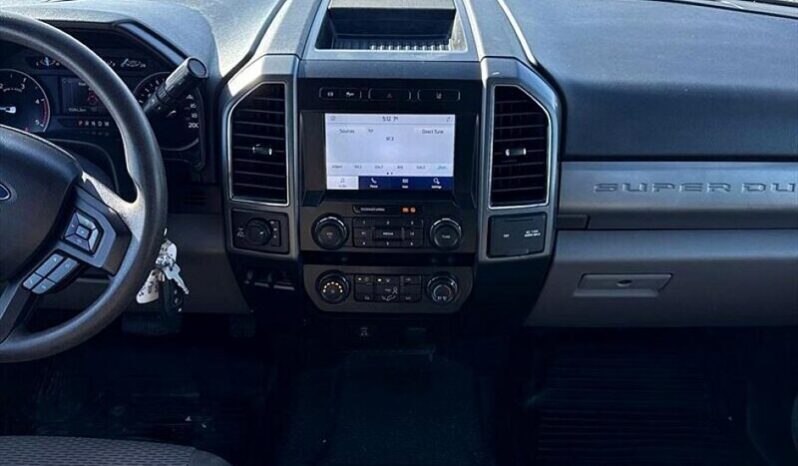 
								2020 Ford F-350 Super Duty XLT full									