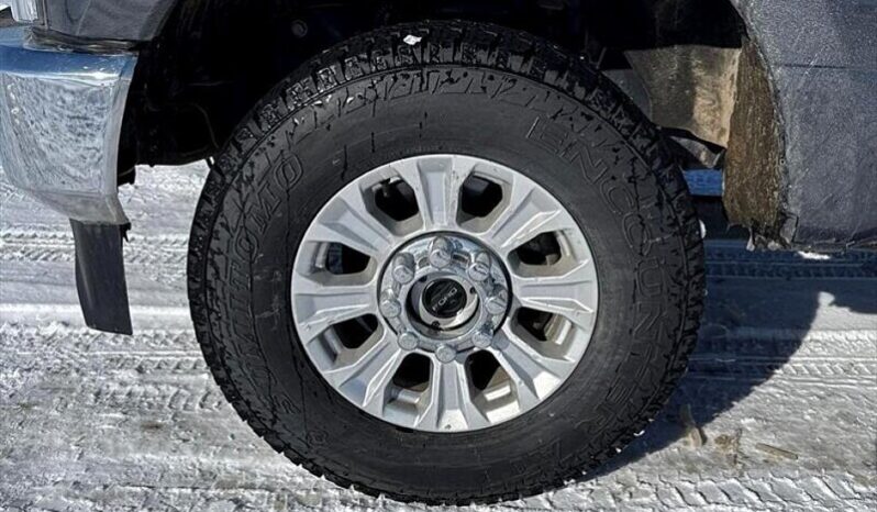 
								2020 Ford F-350 Super Duty XLT full									