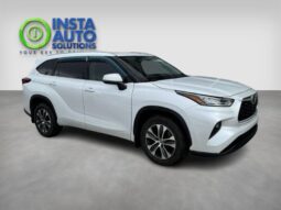 
										2023 Toyota Highlander XLE full									