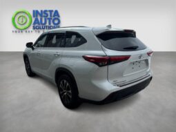 
										2023 Toyota Highlander XLE full									