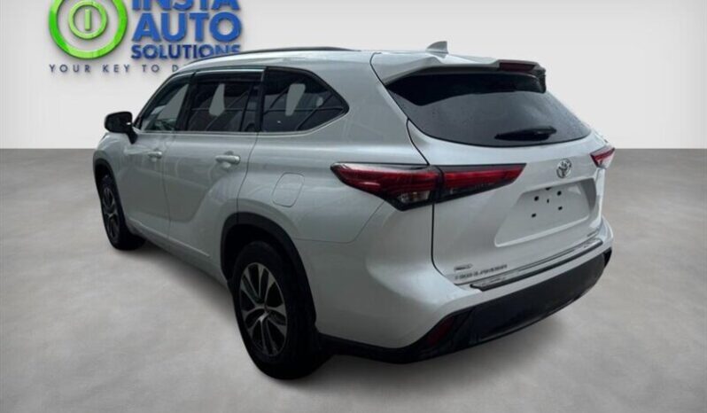 
								2023 Toyota Highlander XLE full									