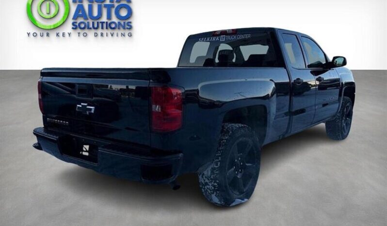 
								2018 Chevrolet Silverado 1500 Custom full									