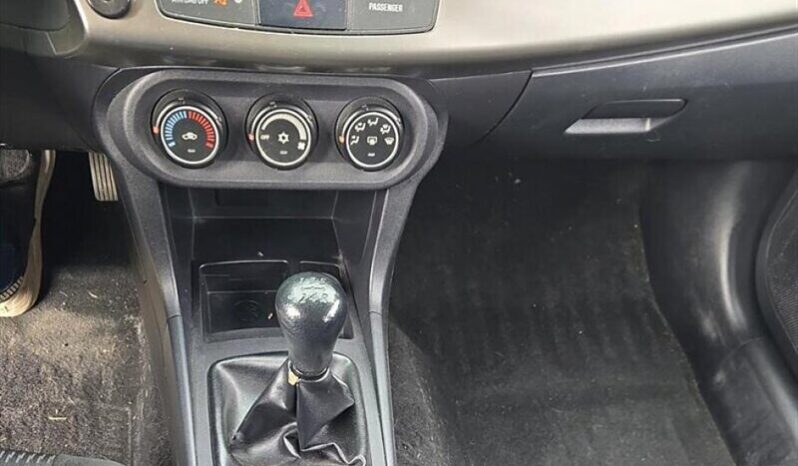 
								2013 Mitsubishi Lancer Sportback SE full									