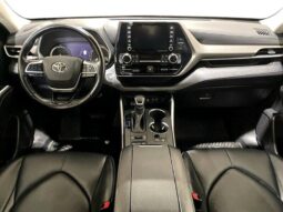 
										2023 Toyota Highlander XLE full									