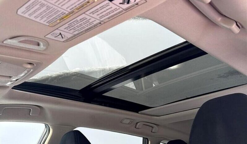 
								2016 Nissan Rogue SV Moonroof full									