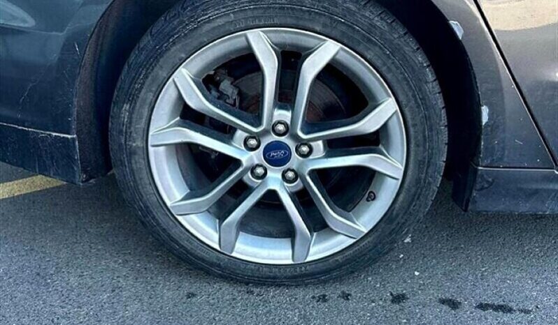 
								2017 Ford Fusion SE full									