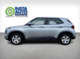 
										2021 Hyundai VENUE Essential full									