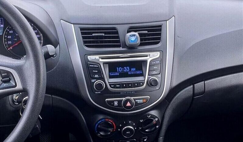 
								2017 Hyundai Accent SE full									