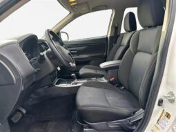 
										2019 Mitsubishi Outlander ES full									