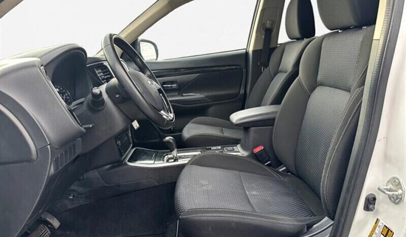 
								2019 Mitsubishi Outlander ES full									