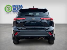 
										2023 Toyota Highlander LE full									