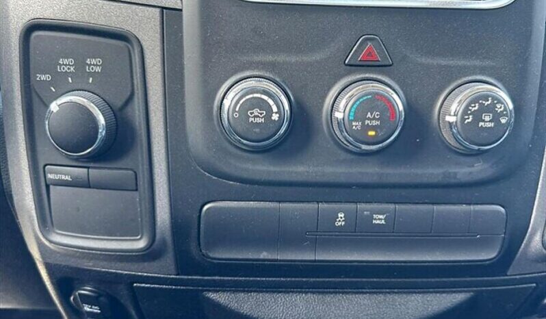 
								2017 RAM 1500 ST full									