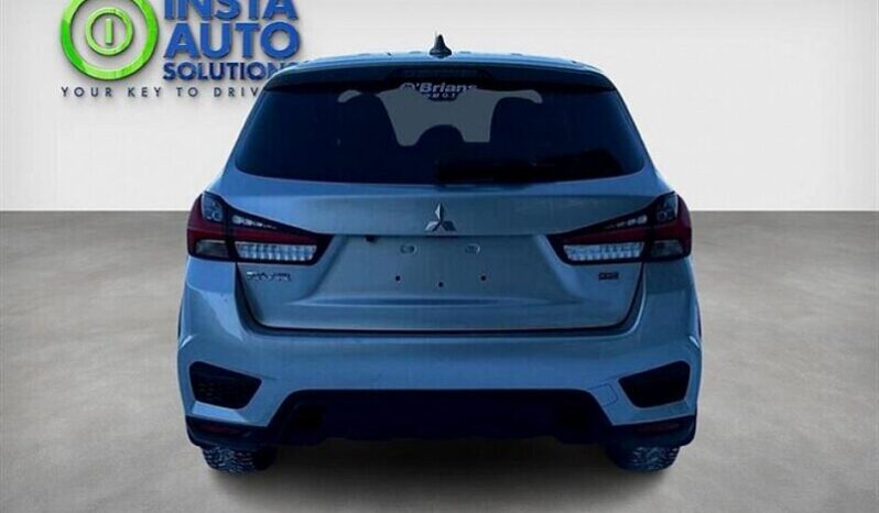 
								2022 Mitsubishi RVR SE full									