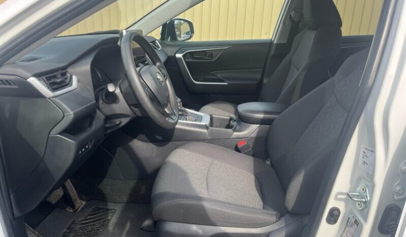 
								2024 Toyota Rav4 LE AWD full									