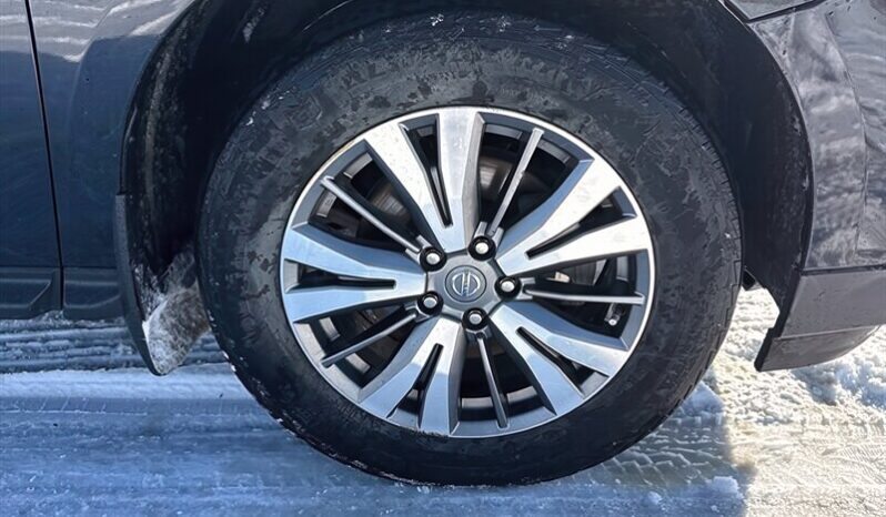 
								2020 Nissan Pathfinder SV Tech 4X4 full									