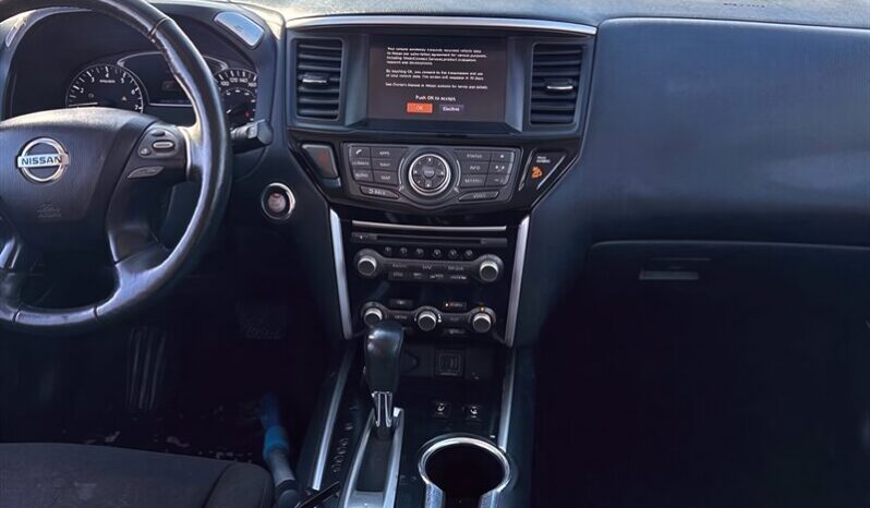 
								2020 Nissan Pathfinder SV Tech 4X4 full									
