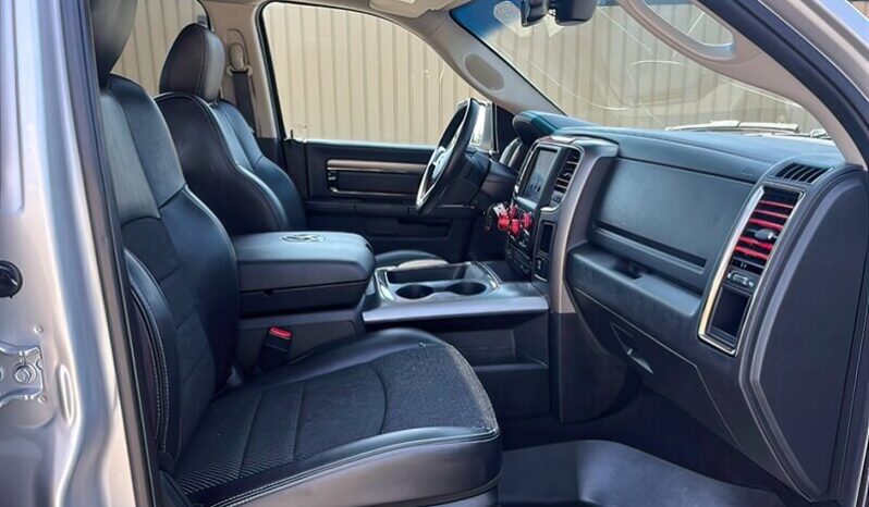 
								2018 Ram 1500 Sport Night Edition Quad Cab 4×4 5.7L full									