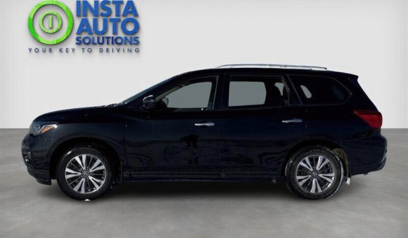 
								2020 Nissan Pathfinder SV Tech 4X4 full									