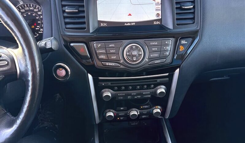 
								2020 Nissan Pathfinder SV Tech 4X4 full									