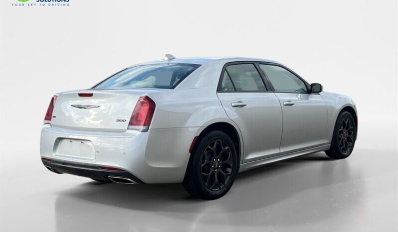 
								2022 Chrysler 300 Touring L AWD full									