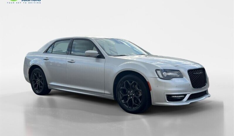 
								2022 Chrysler 300 Touring L AWD full									