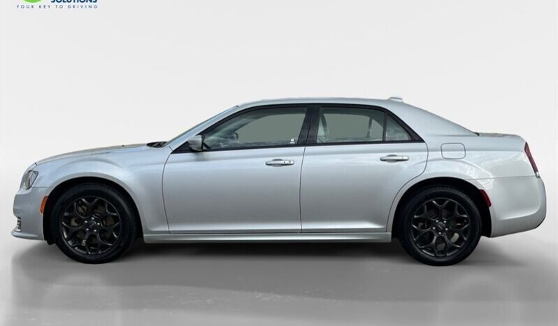 
								2022 Chrysler 300 Touring L AWD full									