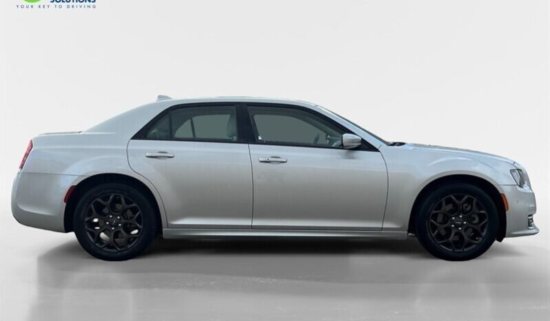 
								2022 Chrysler 300 Touring L AWD full									