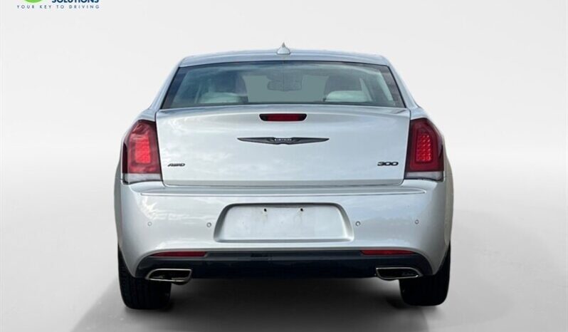 
								2022 Chrysler 300 Touring L AWD full									