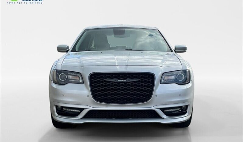 
								2022 Chrysler 300 Touring L AWD full									
