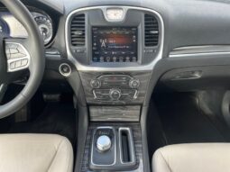
										2022 Chrysler 300 Touring L AWD full									